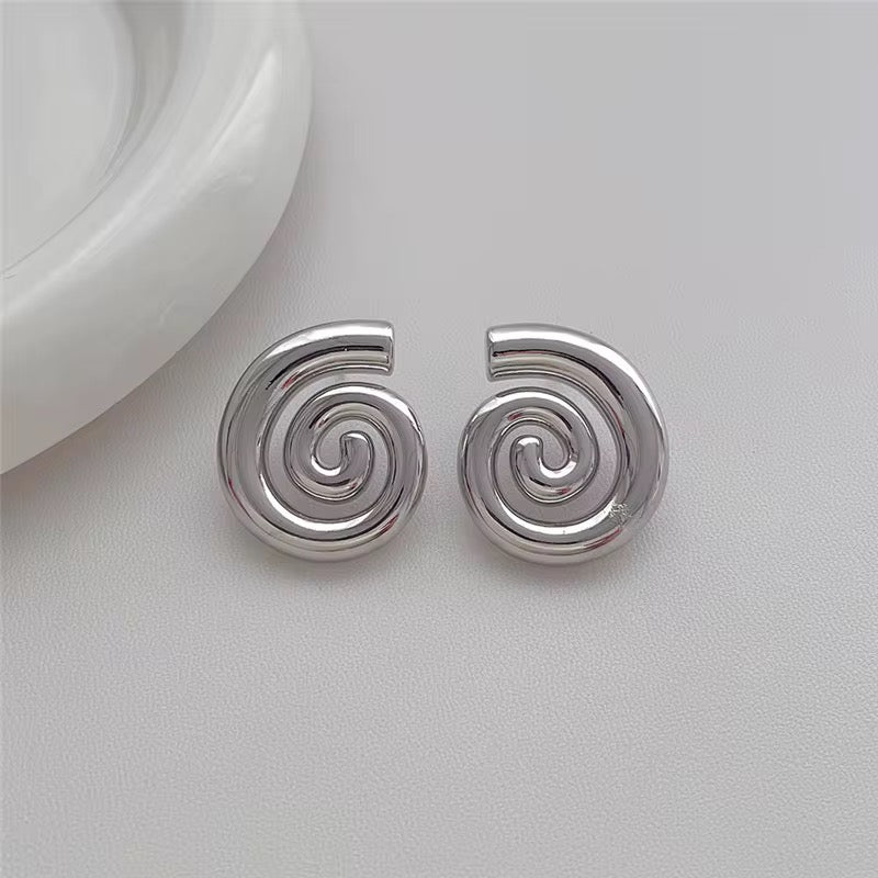 Spiral Loop Earring 18krt Gold Plated DJ 04